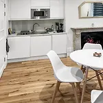 Bright And Spacious 1-Bdr Flat W/ Free Parking