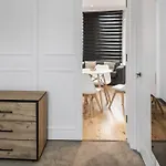 Bright And Spacious 1-Bdr Flat W/ Free Parking