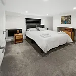 Bright And Spacious 1-Bdr Flat W/ Free Parking