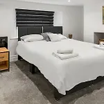 Bright And Spacious 1-Bdr Flat W/ Free Parking