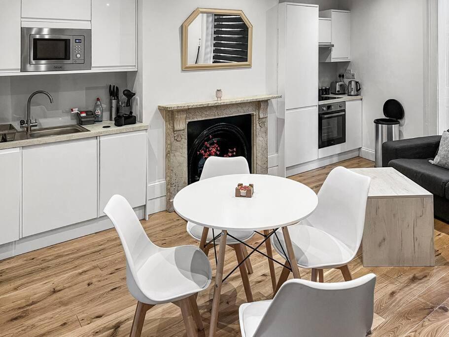 Bright And Spacious 1-bdr Flat W/ Free Parking Reading